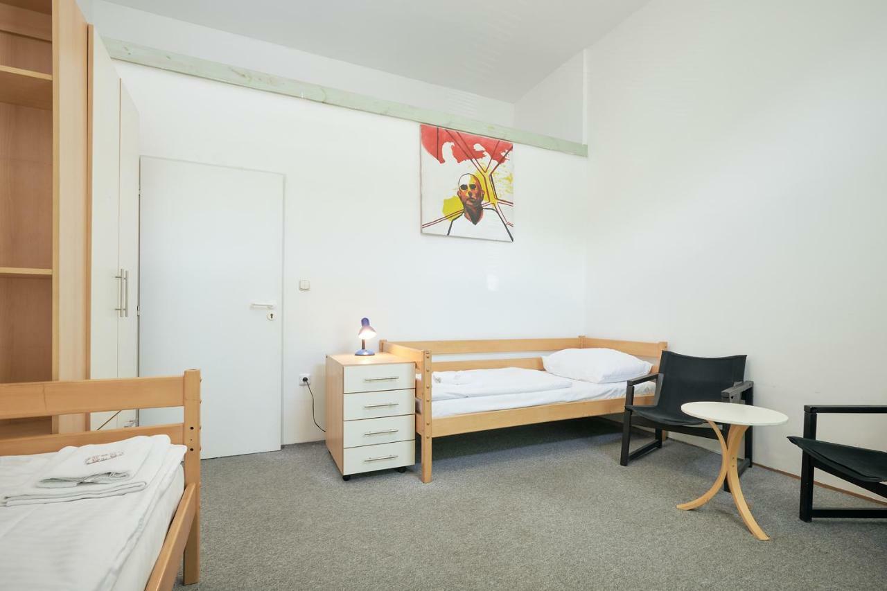 Hostel Mikolase Alse Прага Экстерьер фото